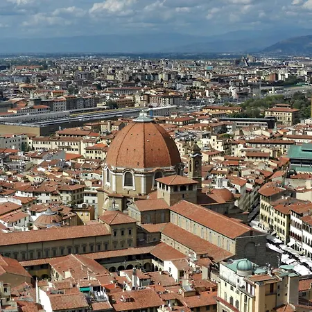 The Artisan's Nest At Duomo & San Lorenzo アパート *